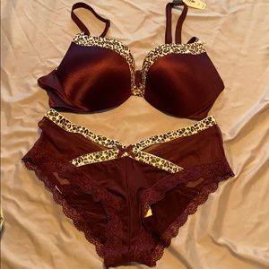 Victoria’s Secret push up bra set
